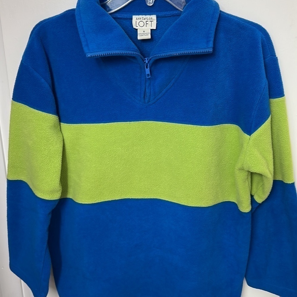 135. Ann Taylor Loft, blue & green fleece jacket/Top w/ a 1/4 zipper closure